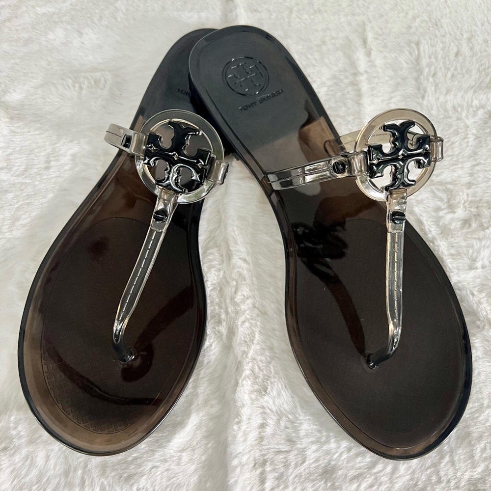 Tory Burch Sandals only worn once, like new condition Size 8 comes with box